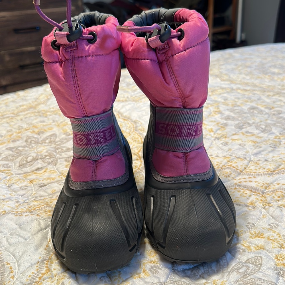 Little girls Sorel snow boots size 12